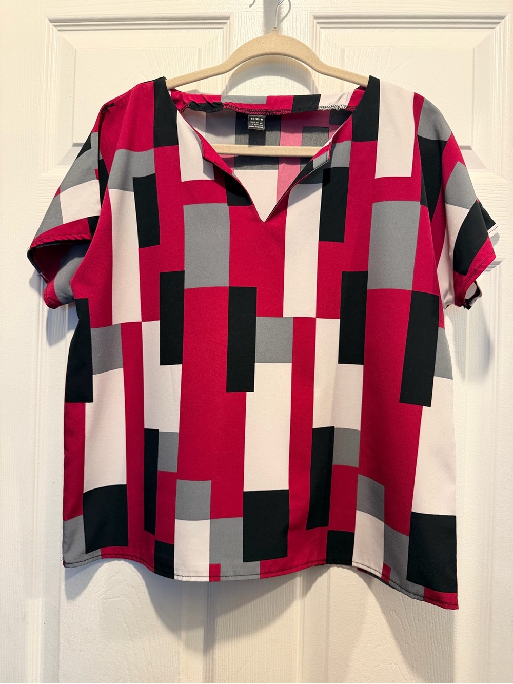 SHEIN Geometric V-Neck Short Sleeve Top - Red, Black & Gray